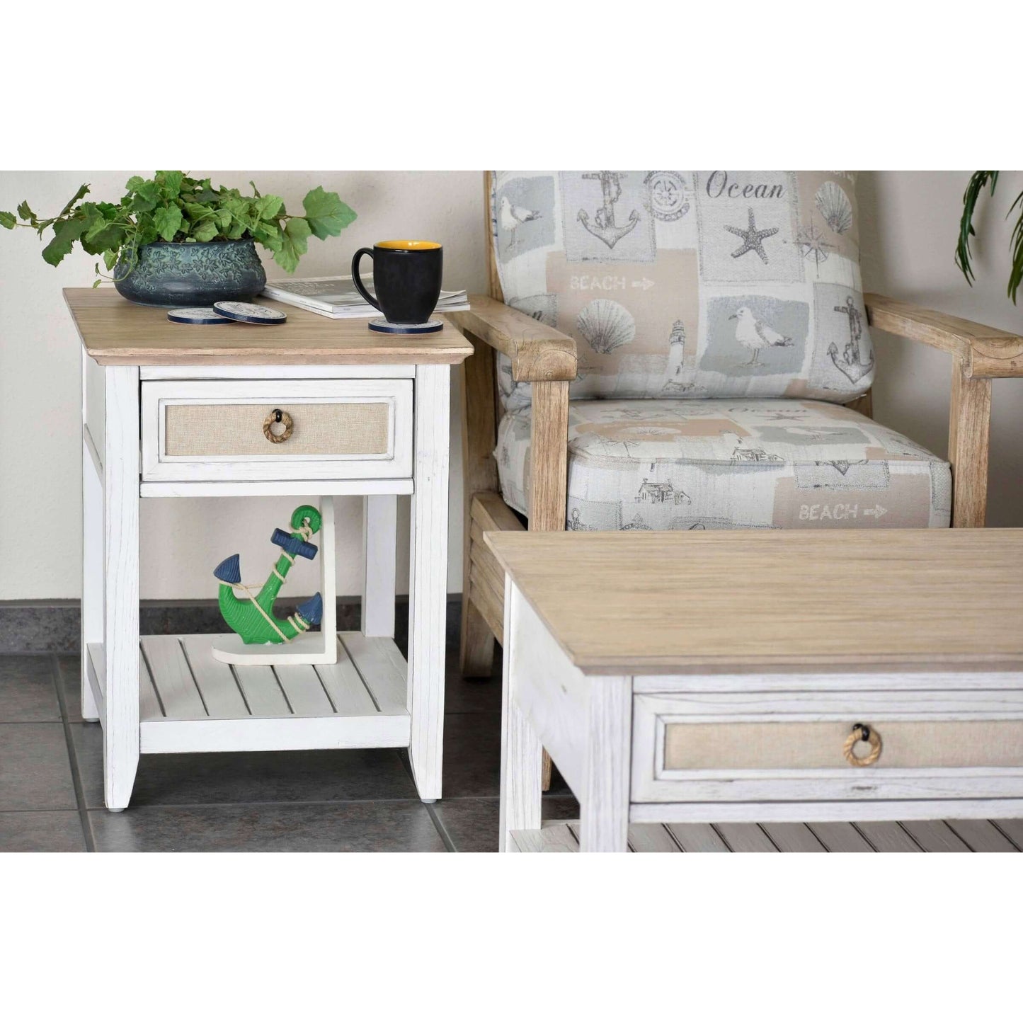 Sea Winds Trading Captiva Island End Table B86302